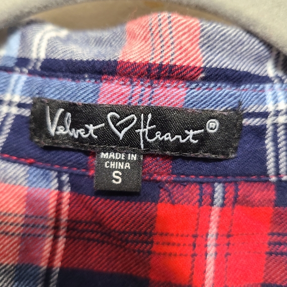 Velvet Heart Women's Button-down Shirt. - Picture 11 of 12
